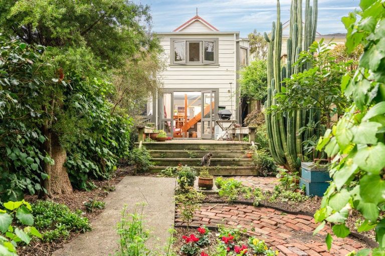 Photo of property in 19 Moir Street, Mount Victoria, Wellington, 6011