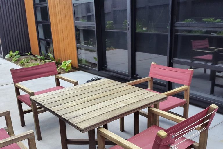 Photo of property in 14 Hamblyn Street, Strandon, New Plymouth, 4312