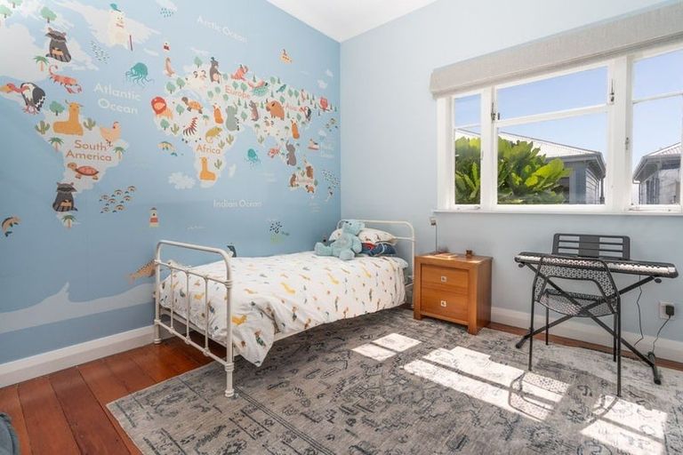 Photo of property in 2 Shannon Street, Mount Victoria, Wellington, 6011