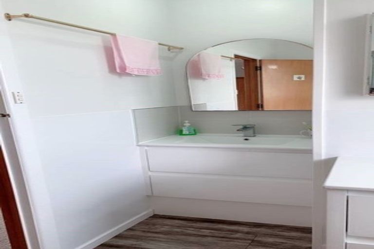 Photo of property in 2/104 Forrest Hill Road, Forrest Hill, Auckland, 0620