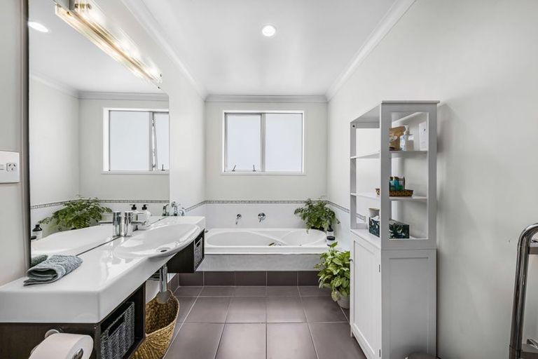 Photo of property in 7f Clearwater Cove, West Harbour, Auckland, 0618