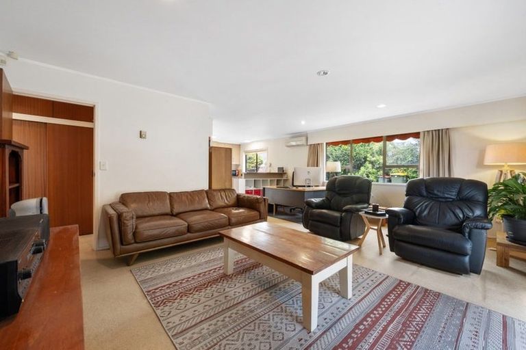 Photo of property in 1/119 Glenmore Road, Sunnyhills, Auckland, 2010