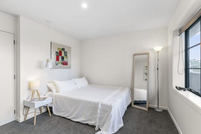 Photo of property in Westhaven Apartments, 13/127 Molesworth Street, Thorndon, Wellington, 6011
