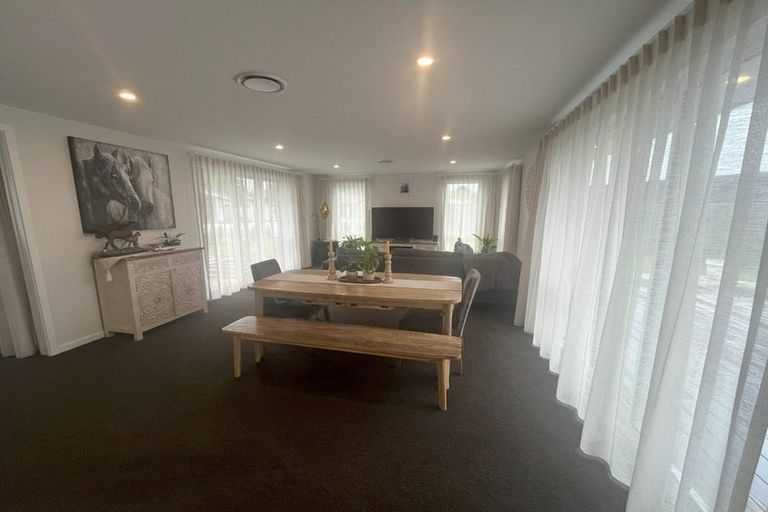 Photo of property in 21 Read Crescent, Clive, 4102