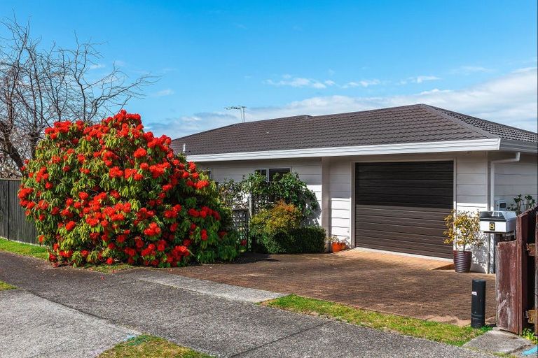 Photo of property in 2/8 Kinder Street, Acacia Bay, Taupo, 3330