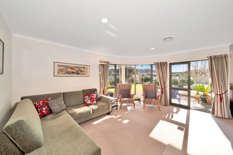 Photo of property in 12 Taylor Place, Merrilands, New Plymouth, 4312