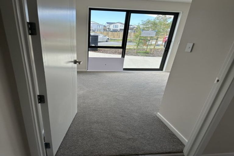 Photo of property in 16 Pohewa Road, Silverdale, 0932