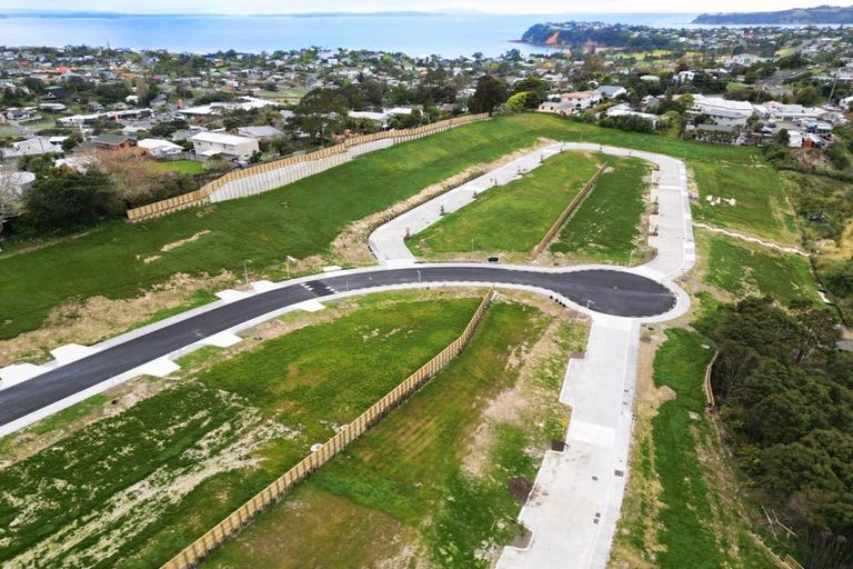 Photo of property in 25 Whenuateitei Crescent, Stanmore Bay, 0932