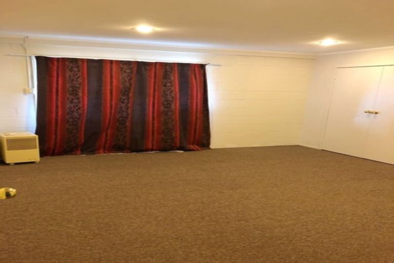 Photo of property in 6 Chevron Place, Castor Bay, Auckland, 0620