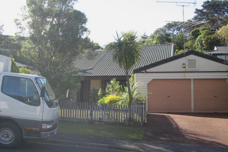 Photo of property in 27 Greenvalley Rise, Glenfield, Auckland, 0629