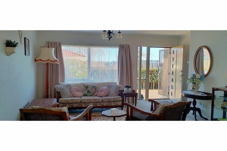 Photo of property in 11a Dawn Place, Waiuku, 2123