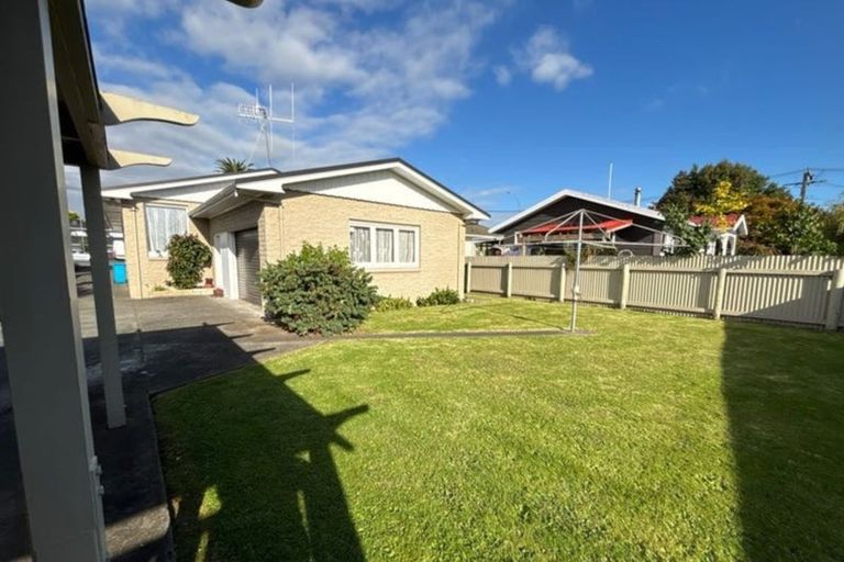 Photo of property in 351 Oxford Street, Levin, 5510