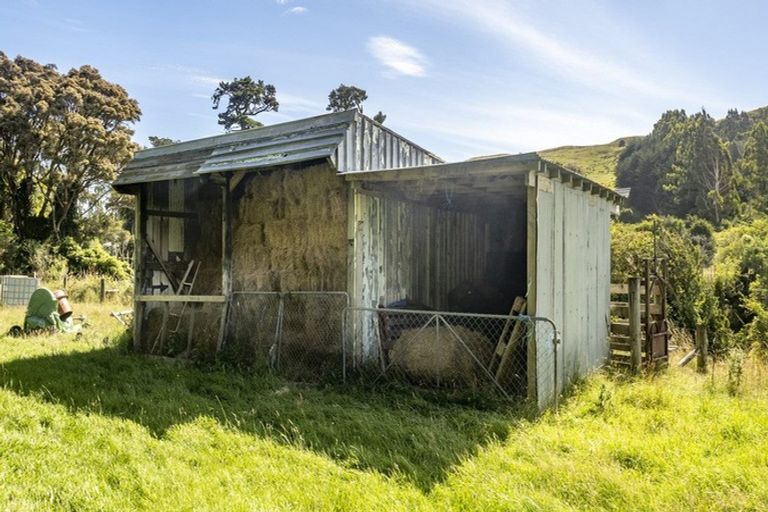 Photo of property in 1182 Opaki Kaiparoro Road, Mauriceville, Masterton, 5882