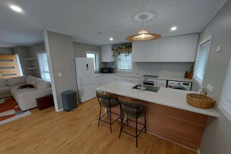 Photo of property in 1/367 Wairau Road, Totara Vale, Auckland, 0629