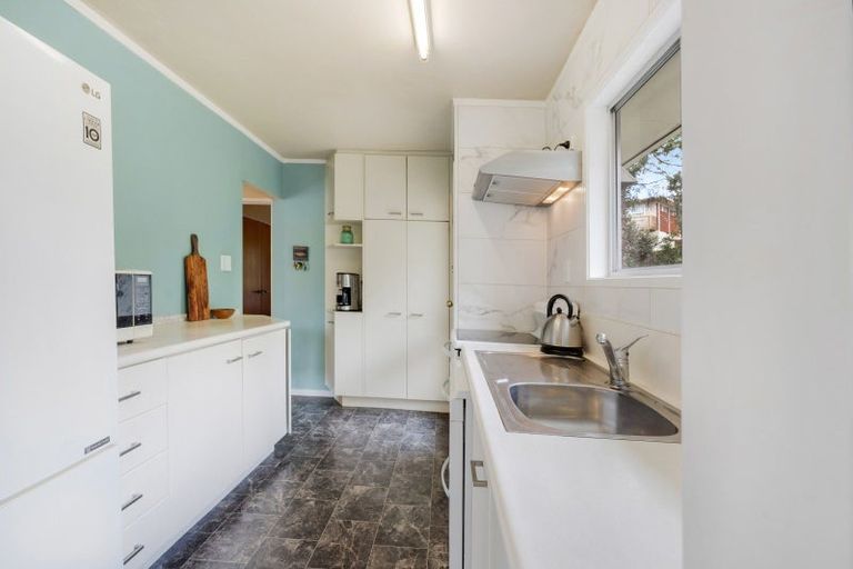 Photo of property in 15 Robbies Road, Shelly Park, Auckland, 2014