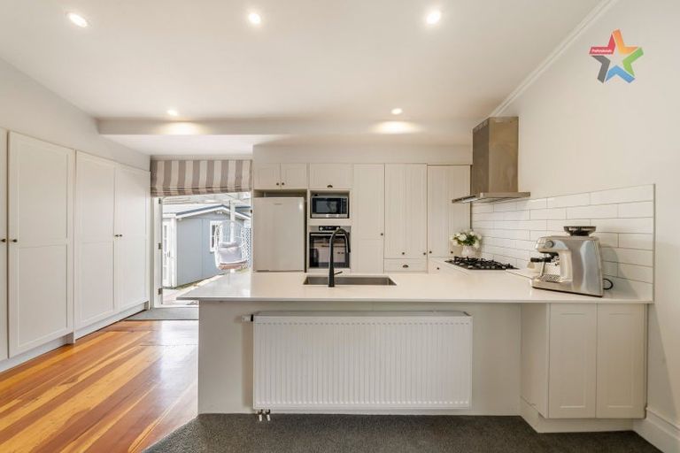 Photo of property in 32 Riddlers Crescent, Petone, Lower Hutt, 5012