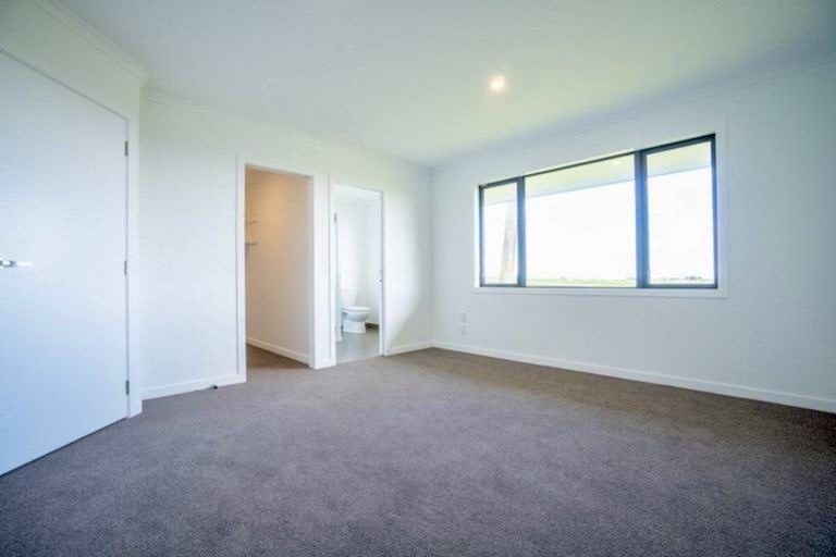 Photo of property in 33 Silicon Way, Fitzherbert, Palmerston North, 4410
