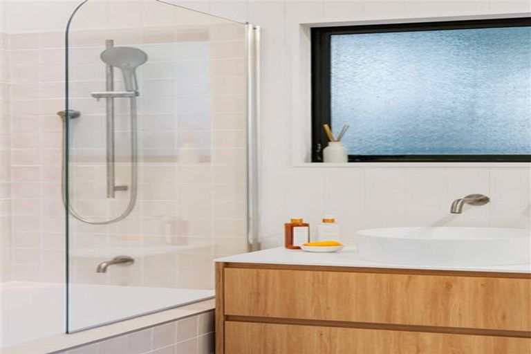 Photo of property in 111 Waireka Place, Whangamata, 3620