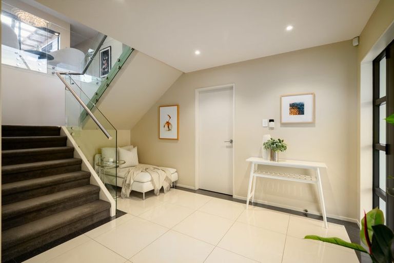 Photo of property in 24 Schopolo Place, Schnapper Rock, Auckland, 0632