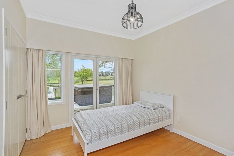 Photo of property in 15 Brian Wood Lane, Karaka, Papakura, 2580