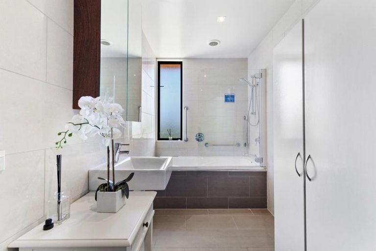 Photo of property in 16 Ellesmere Avenue, Jacks Point, Queenstown, 9371