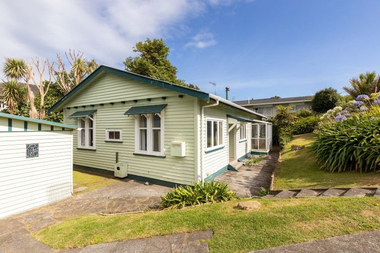 Photo of property in 6 Calvert Road, Moturoa, New Plymouth, 4310