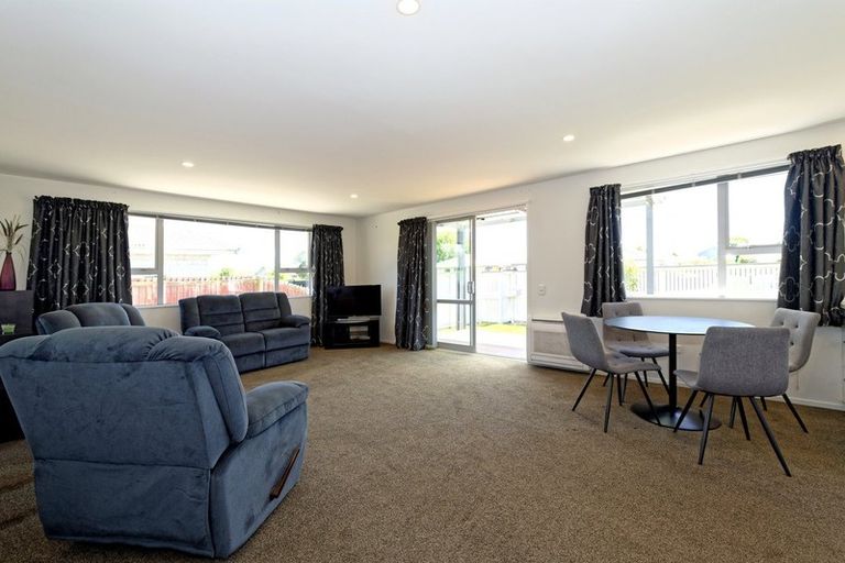 Photo of property in 1/19 Queenspark Drive, Parklands, Christchurch, 8083