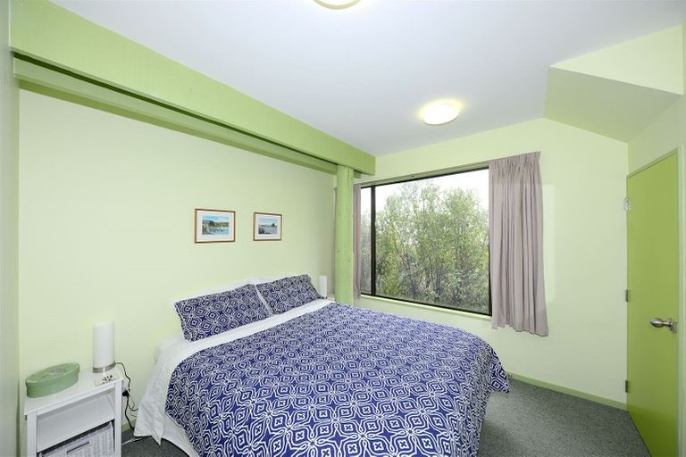 Photo of property in 11 Osmond Lane, Mount Pleasant, Christchurch, 8081