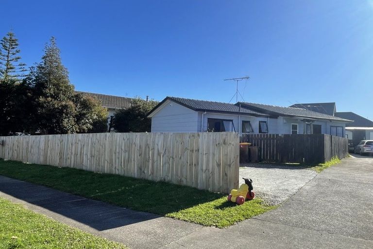 Photo of property in 12 Riverton Drive, Randwick Park, Auckland, 2105