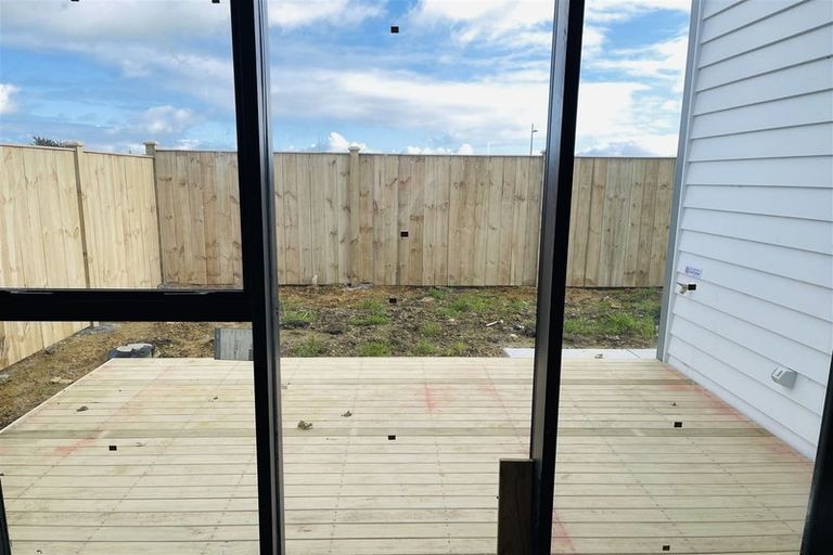 Photo of property in 12 Woven Place, Karaka, Papakura, 2113