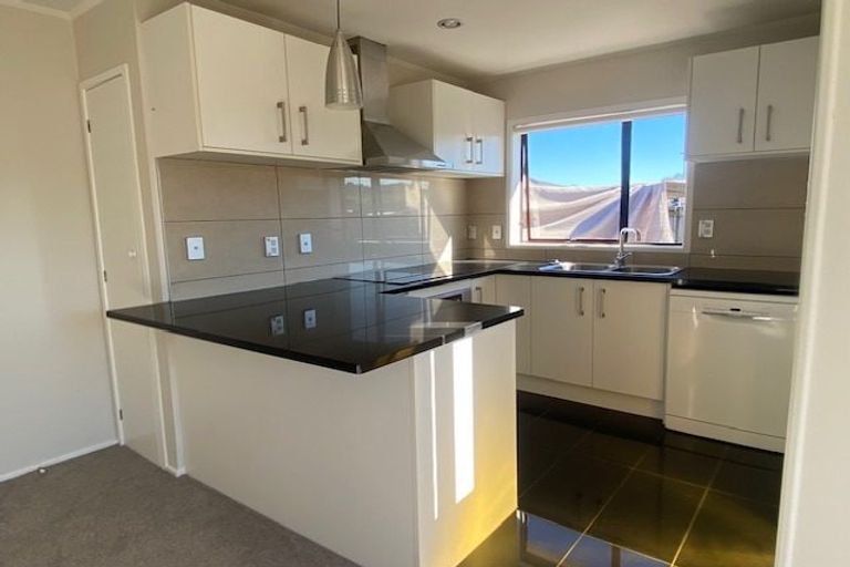 Photo of property in 2/2 Casuarina Road, Half Moon Bay, Auckland, 2012