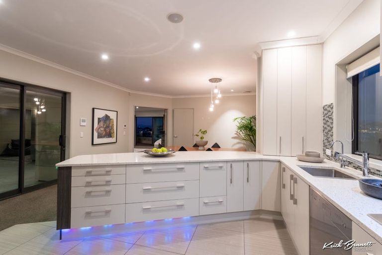 Photo of property in 216b Sutherland Road, Lyall Bay, Wellington, 6022