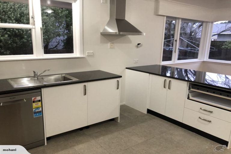 Photo of property in 2/54 Kings Crescent, Hutt Central, Lower Hutt, 5010