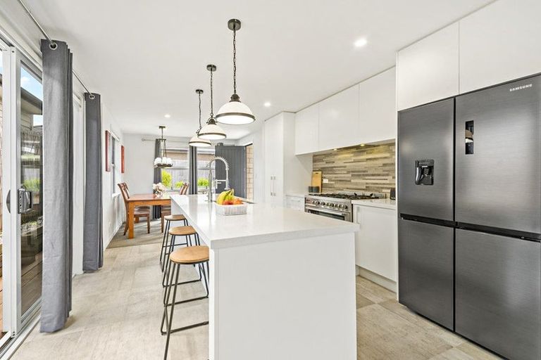 Photo of property in 10 Tomairangi Crescent, Pukekohe, 2120