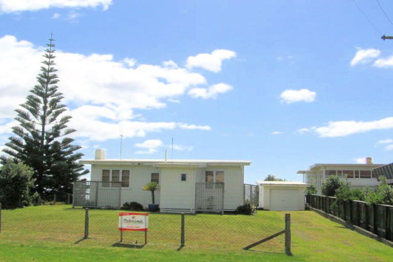 Photo of property in 65 Shaw Road, Waihi Beach, 3611