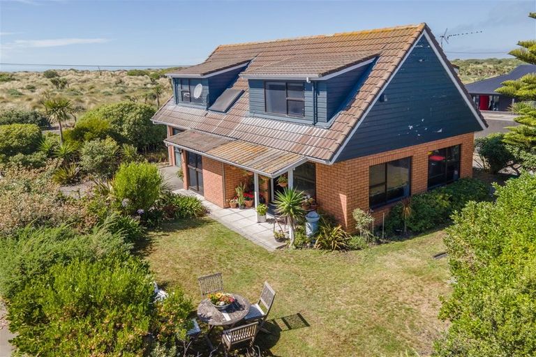 Photo of property in 330 Marine Parade, New Brighton, Christchurch, 8061