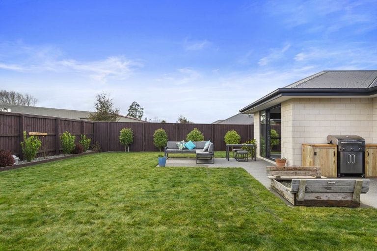 Photo of property in 43 Tara Crescent, Woodend, 7610