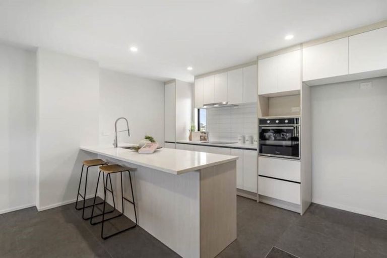 Photo of property in 198 Forrest Hill Road, Forrest Hill, Auckland, 0620