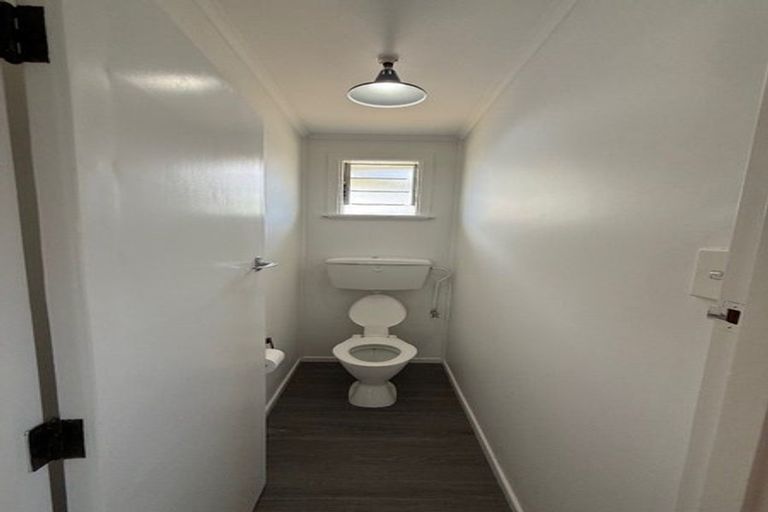 Photo of property in 5 Lynwood Road, New Lynn, Auckland, 0600