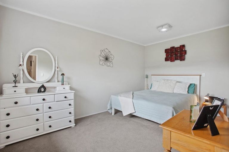 Photo of property in 18 Deanna Drive, West Harbour, Auckland, 0618