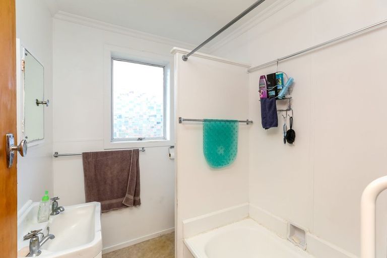 Photo of property in 6b Davies Lane, New Plymouth, 4310