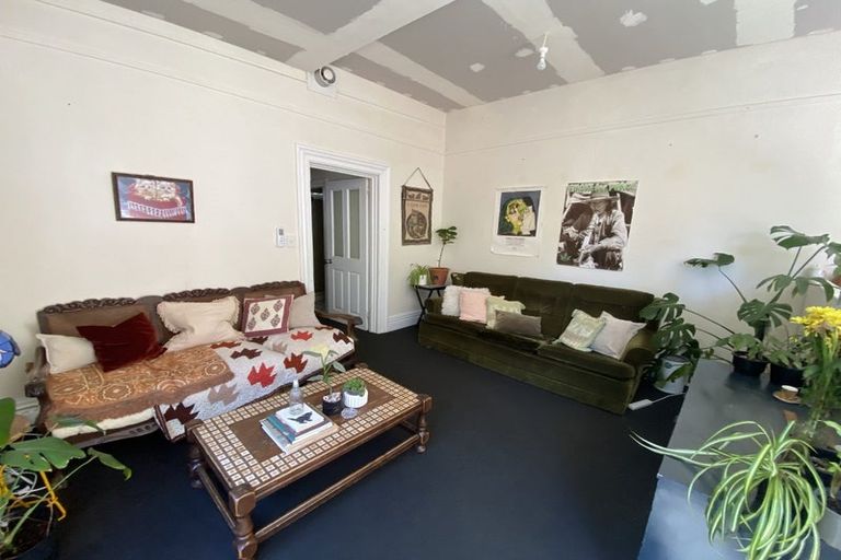 Photo of property in 2a Russell Terrace, Newtown, Wellington, 6021