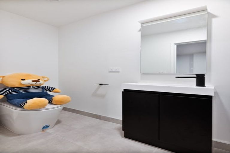 Photo of property in 10/3 Matuhi Rise, Henderson, Auckland, 0612