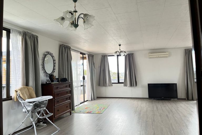 Photo of property in 15 Kotinga Avenue, Glen Eden, Auckland, 0602