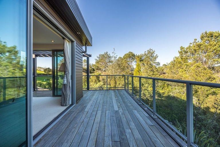 Photo of property in 106 Hillcrest Road, Hatfields Beach, Orewa, 0931