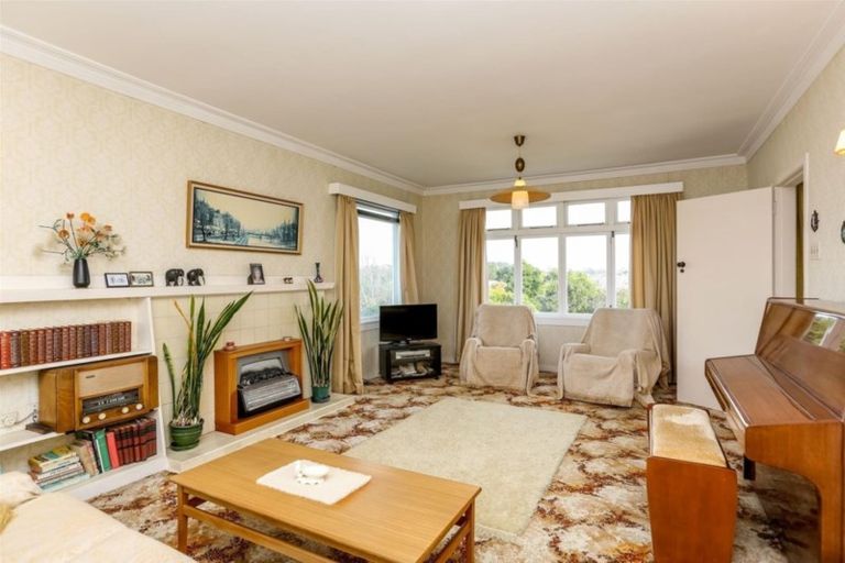 Photo of property in 8 Strandon Place, Strandon, New Plymouth, 4312