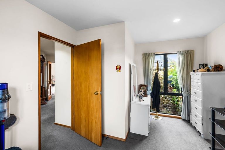 Photo of property in 140 Memorial Avenue, Burnside, Christchurch, 8053