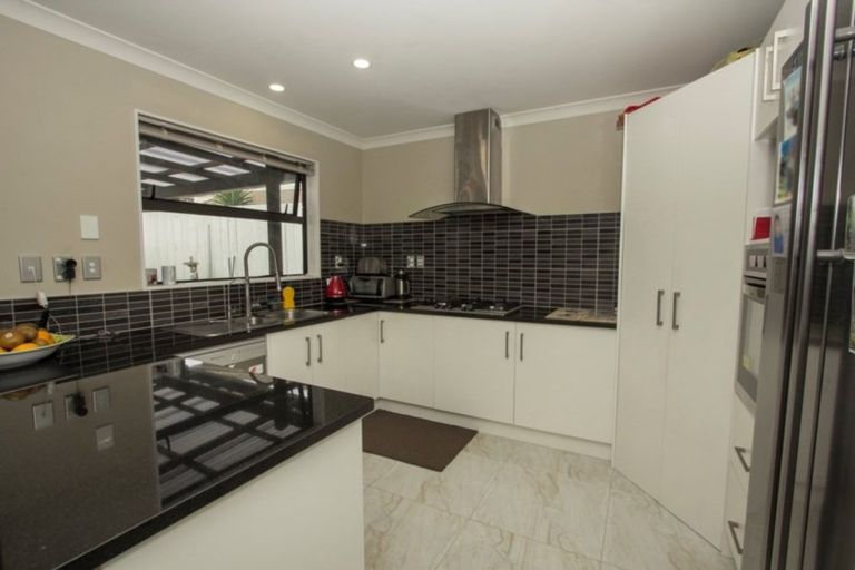 Photo of property in 43b Redoubt Road, Goodwood Heights, Auckland, 2105