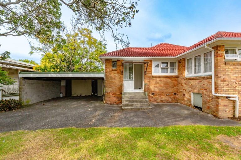 Photo of property in 86 Titirangi Road, New Lynn, Auckland, 0600