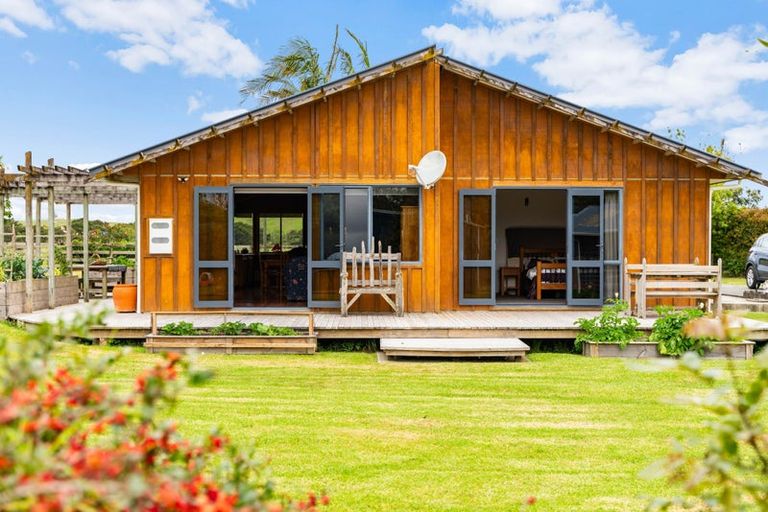 Photo of property in 160 South Road, Waipu, 0582